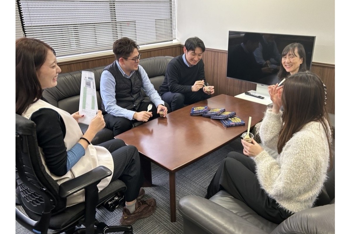 社内でブルーベリーカレー試食会を開催しました♪